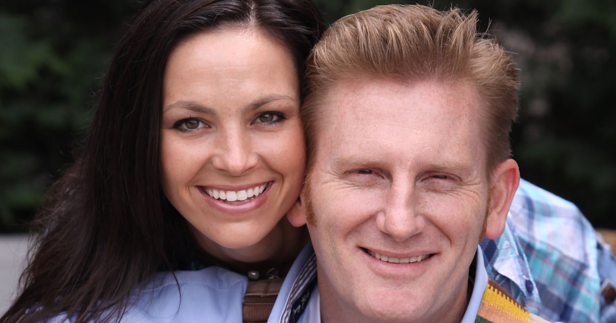 Joey Feek, dances with devoted husband, Rory, 'can no longer get out of