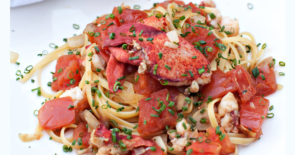 20Minute Lobster Linguine with Chives and Tomato