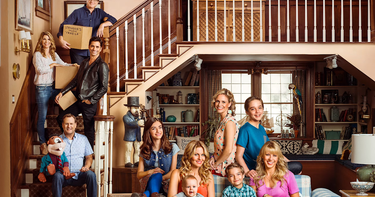 Fuller House' cast members are 'Everywhere You Look' in the new teaser