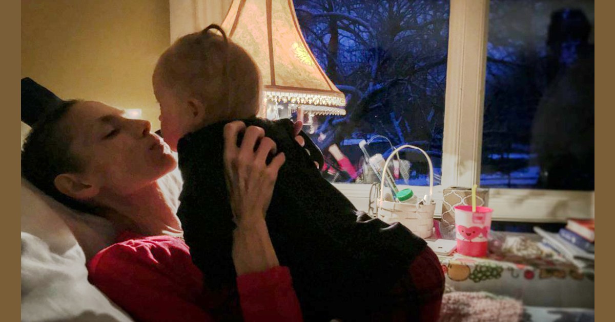 One Last Kiss Joey Feek Says Goodbye To Little Girl Drifts Into Deep Sleep