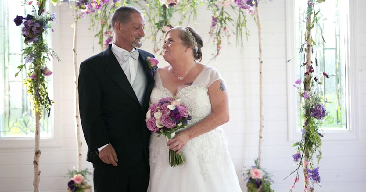 Homeless couple inspired to turn life around after community throws