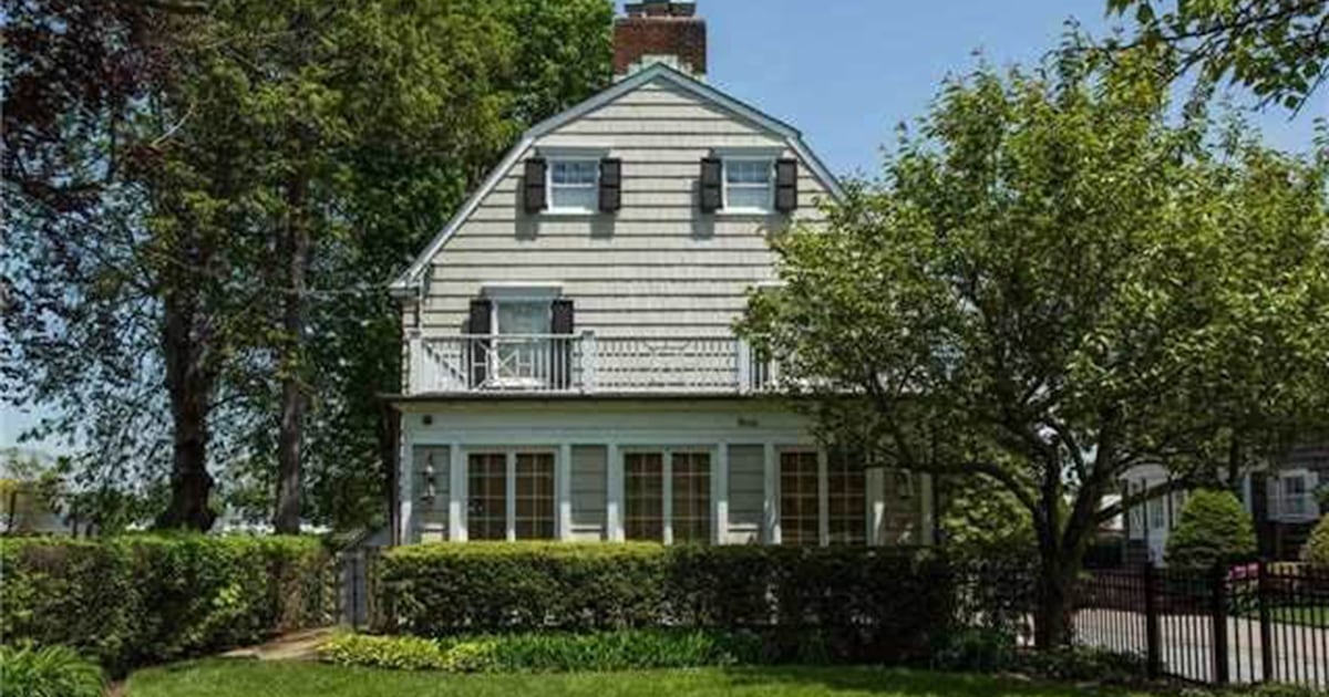 La Maison Amityville Est Elle Habitée The 'Amityville Horror' home is for sale — here are the details