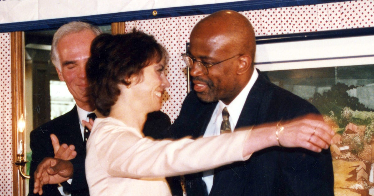 who is chris darden married to - Ilustrasi 2