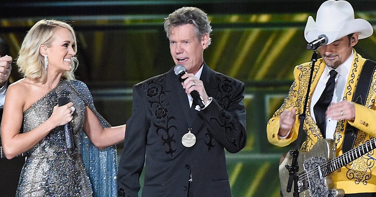 Randy Travis steals the show with emotional performance at the CMAs