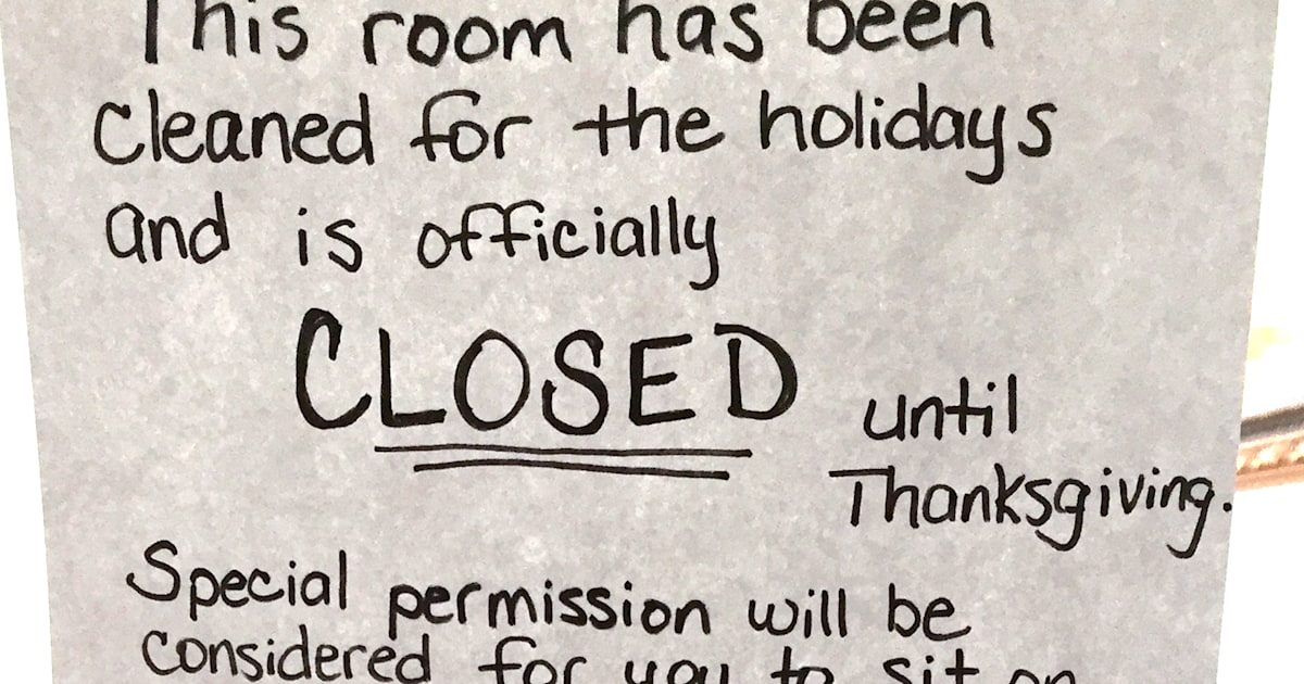 Mom closes cleaned living room until after Thanksgiving(02)