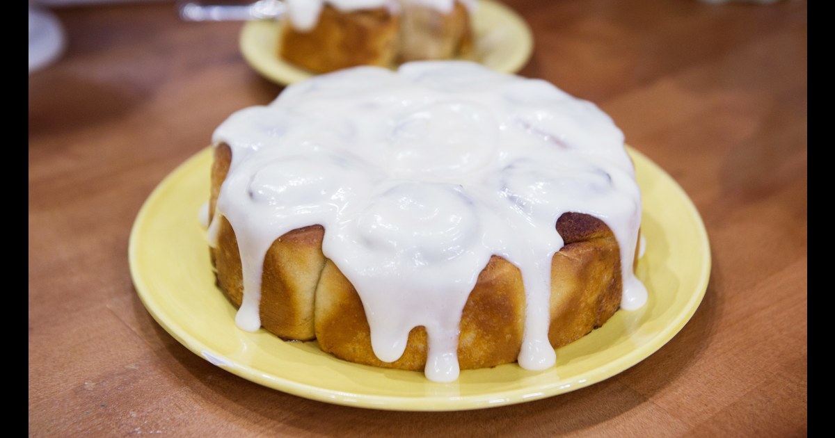 Banana Bread Cinnamon Rolls With Cream Cheese Glaze Recipe Then when they are slathered generously with cream cheese frosting and finished off with toasted nuts. banana bread cinnamon rolls with cream cheese glaze recipe
