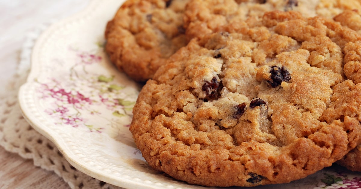 Joy Bauer's lowcalorie oatmeal raisin cookies, pizza peppers