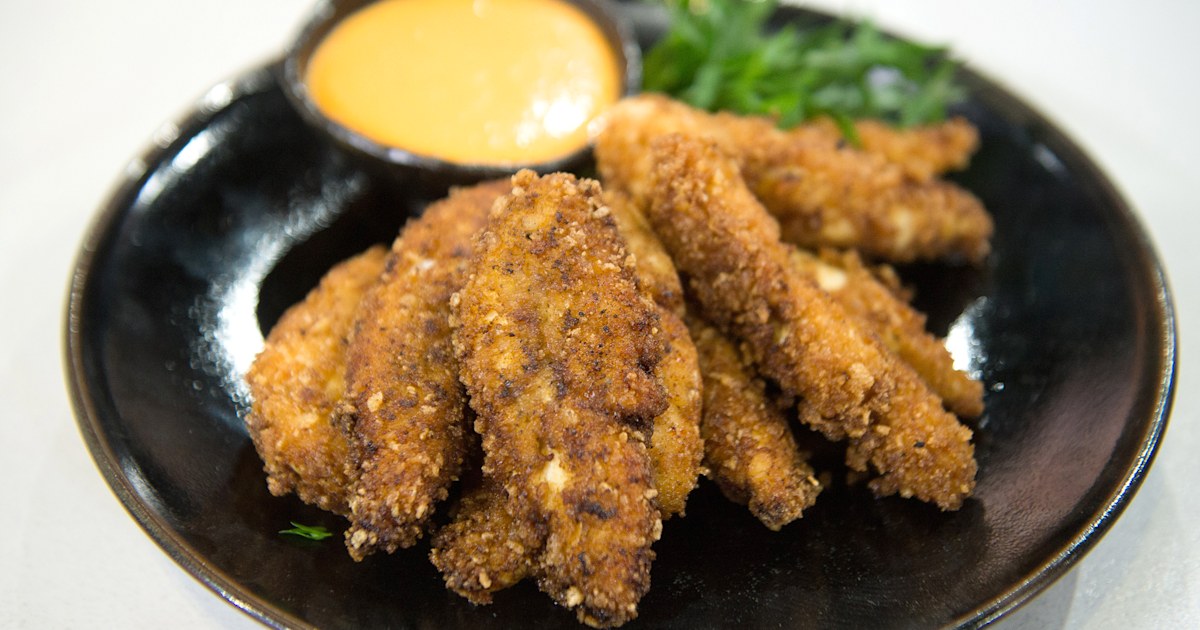 Crispy Chicken Tenders with Stilton-Sriracha Sauce Recipe
