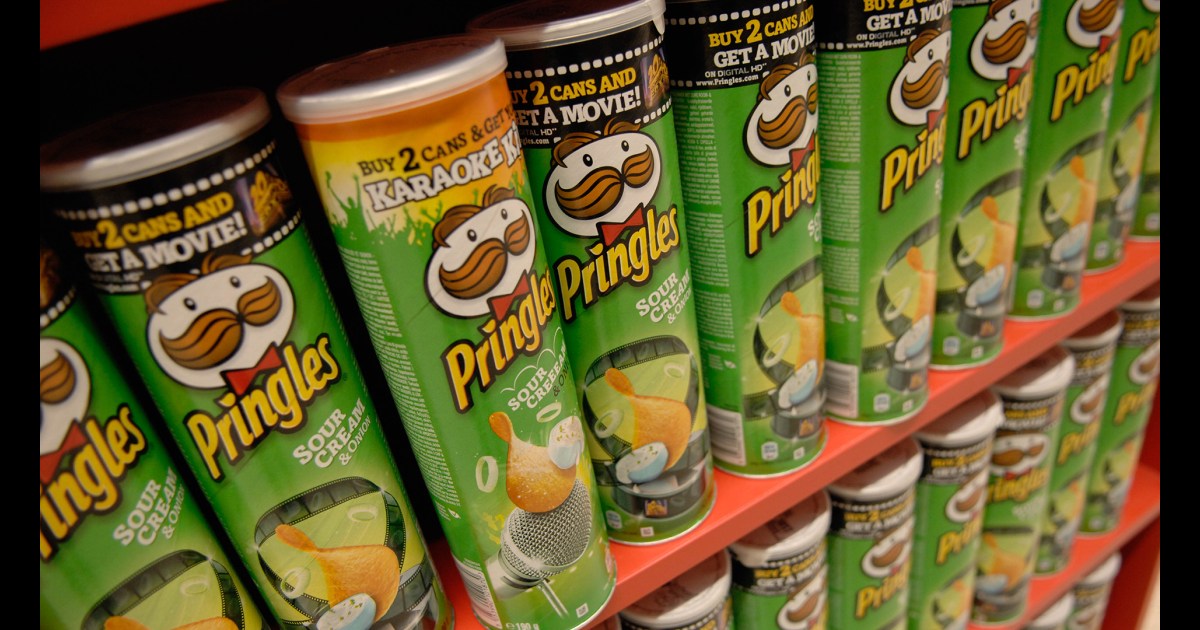 How to eat Pringles chips the right way
