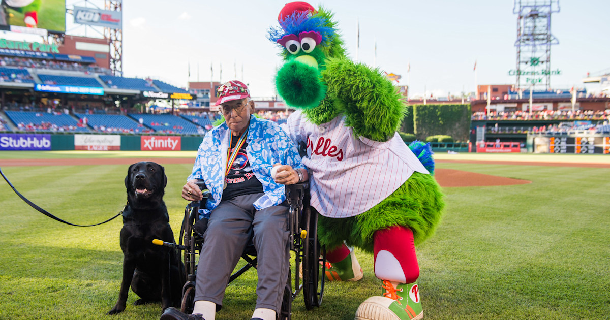 Charlie, TODAY show dog, helps honor veterans during baseball tour