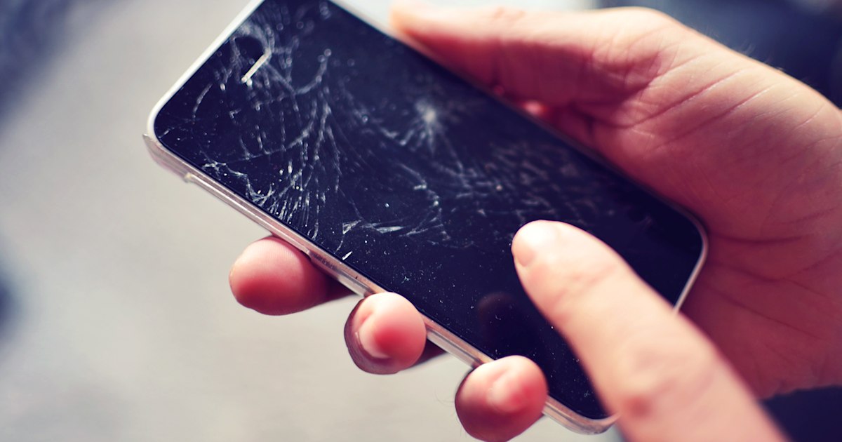 Is it really that bad to use a cracked phone screen?