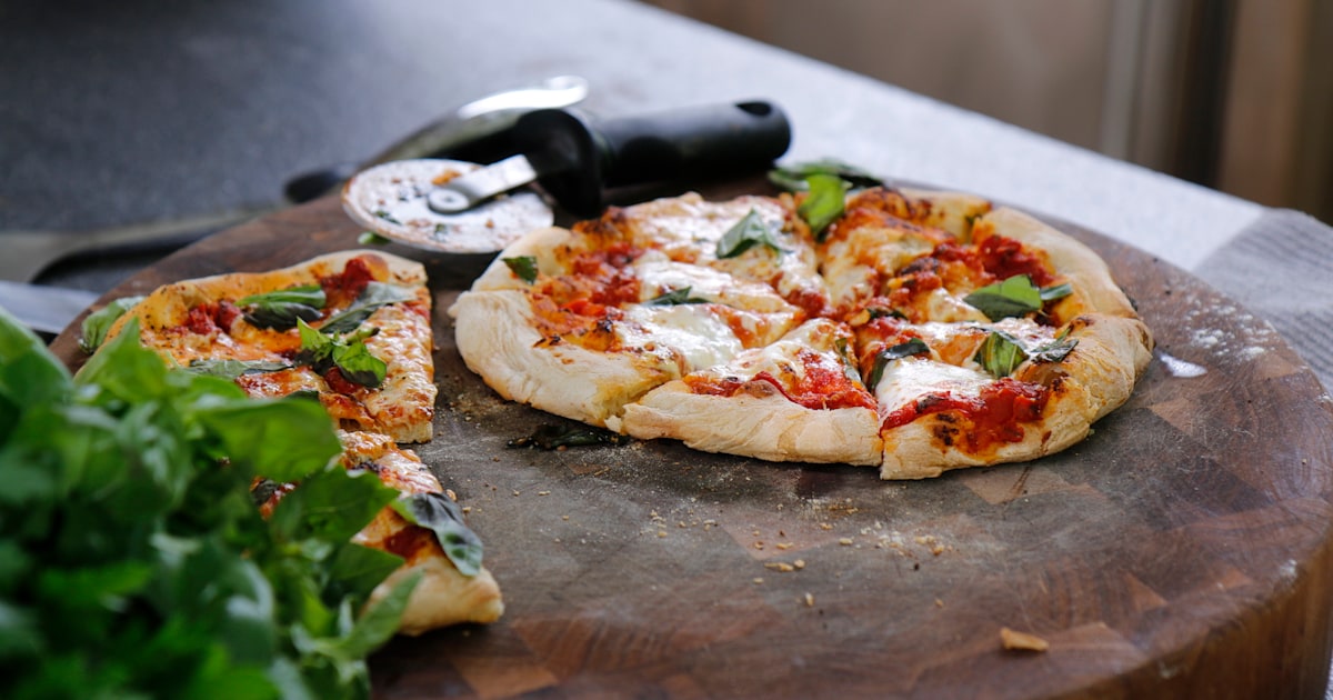 Bobby Flay's Pizza Margherita Recipe