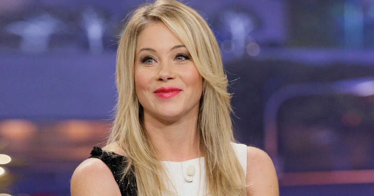 Christina Applegate reveals she had her ovaries, fallopian tubes removed