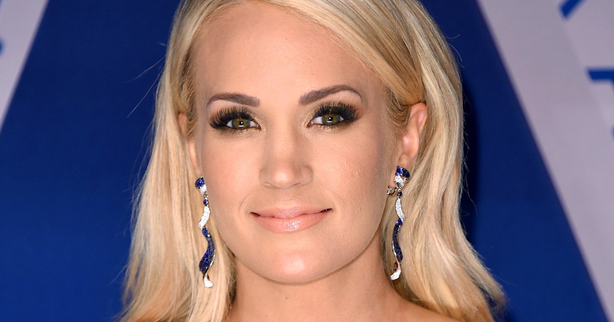 Carrie Underwood checks in with fans after fall: 'I'm doing great'