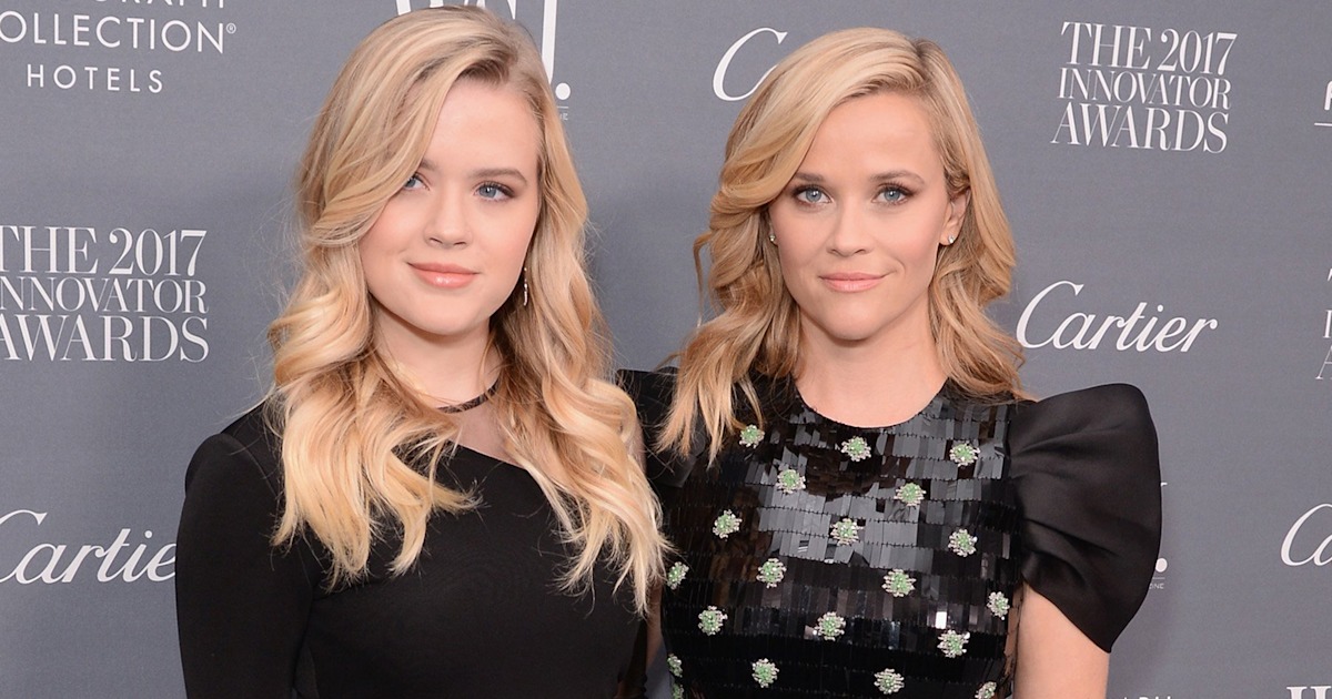 Reese Witherspoons Daughter Looks Beautiful At Debutante Ball 