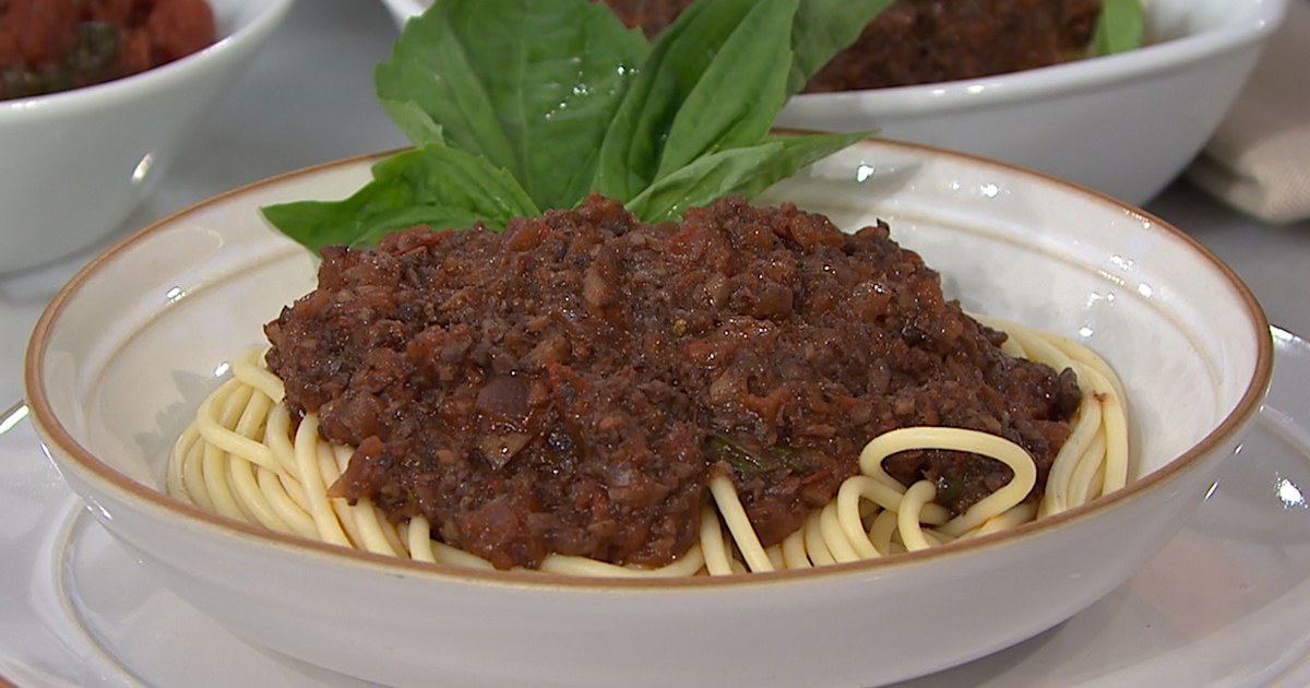 Big BOSH! Vegan Tomato Sauce Recipe