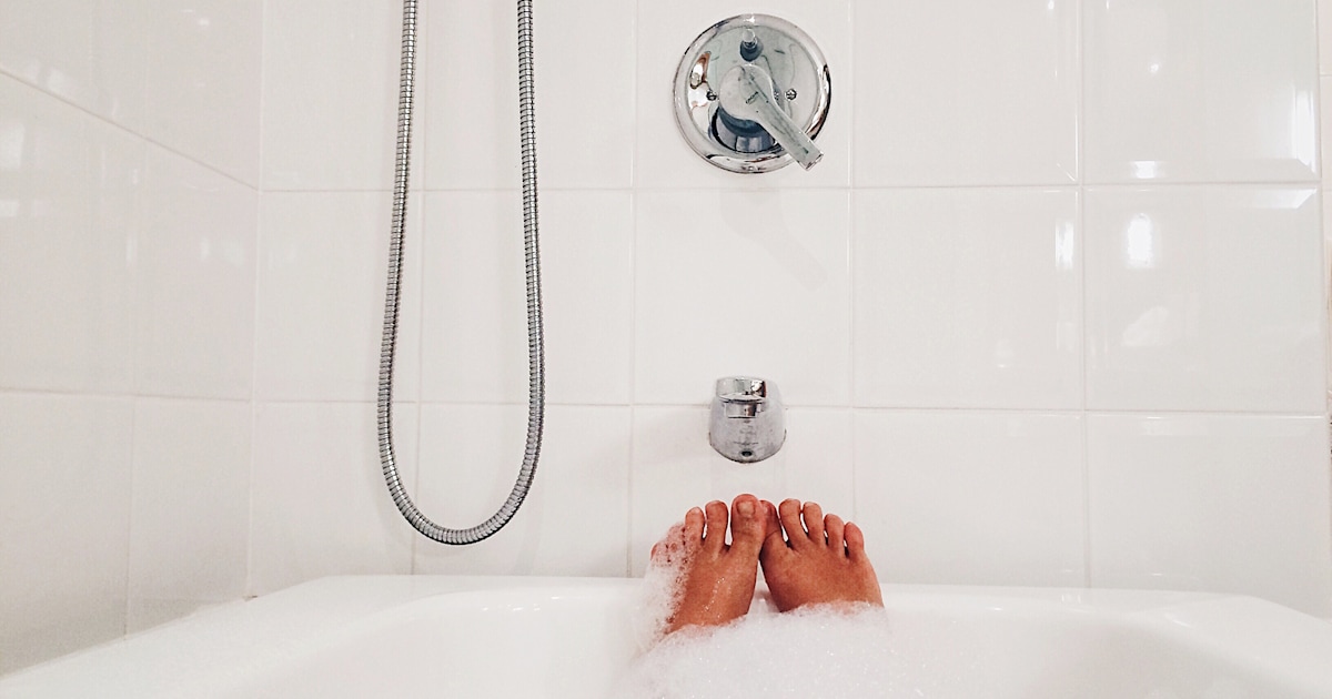 Reglaze Or Replace Your Bathtub, How Much Does It Cost To Have A Bathtub Painted
