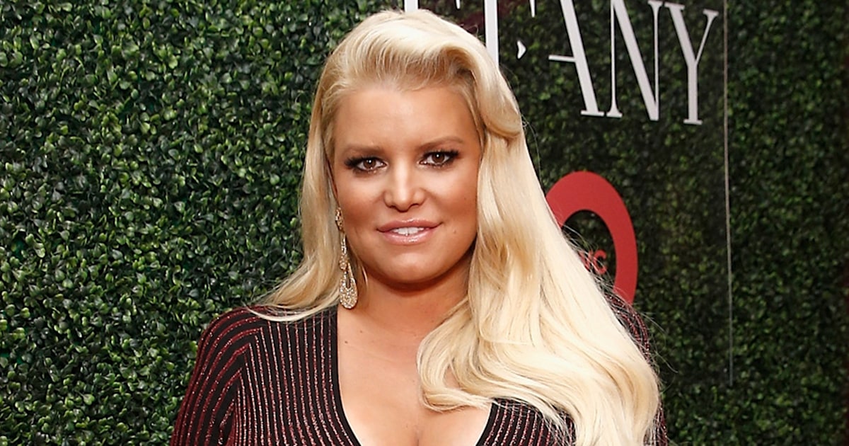 Jessica Simpson has pregnancy-related problem and asks fans for 'Help!!!!'