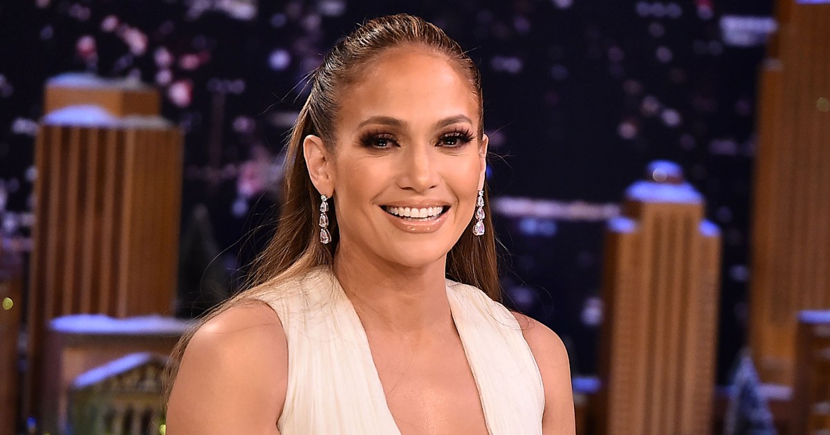 Jennifer Lopez posts new makeupfree selfie on Instagram