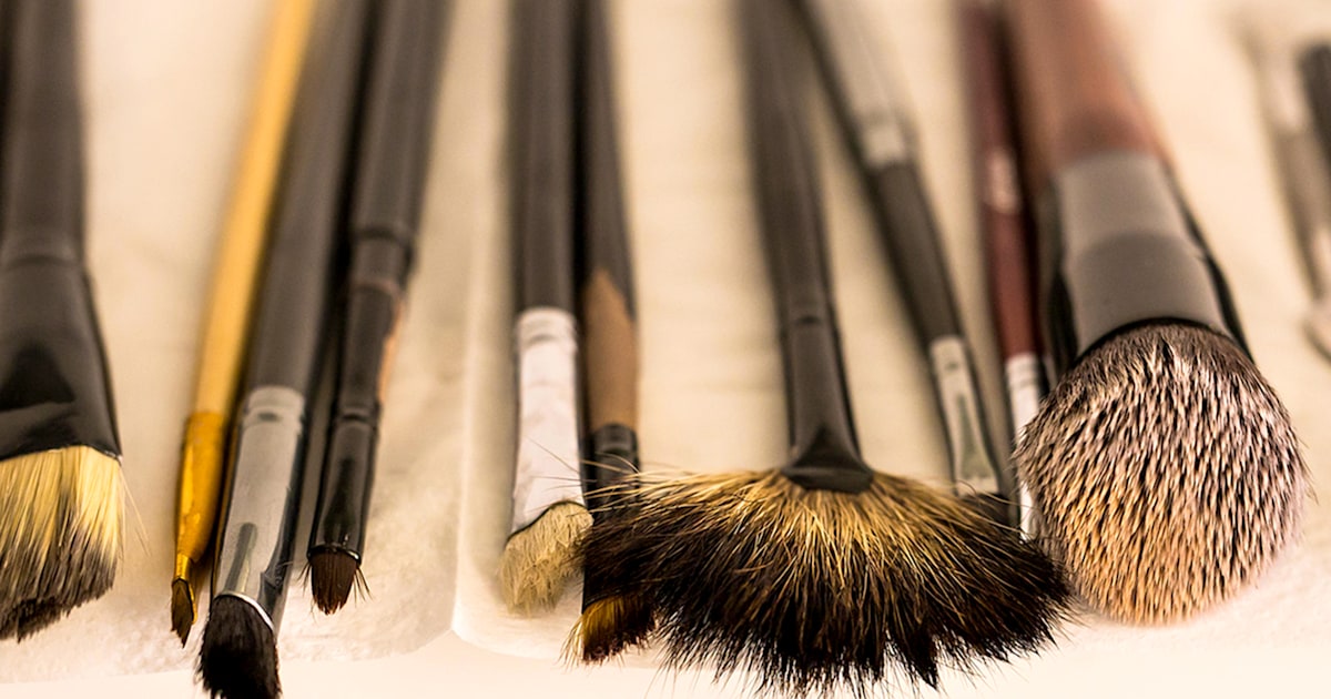 The best way to clean makeup brushes - TODAY