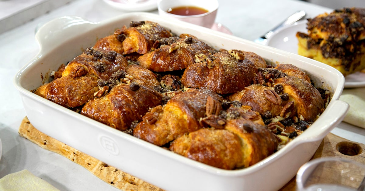 https://media-cldnry.s-nbcnews.com/image/upload/t_social_share_1200x630_center,f_auto,q_auto:best/newscms/2019_19/1435659/siri-daly-croissant-bread-pudding-today-main-190510.jpg