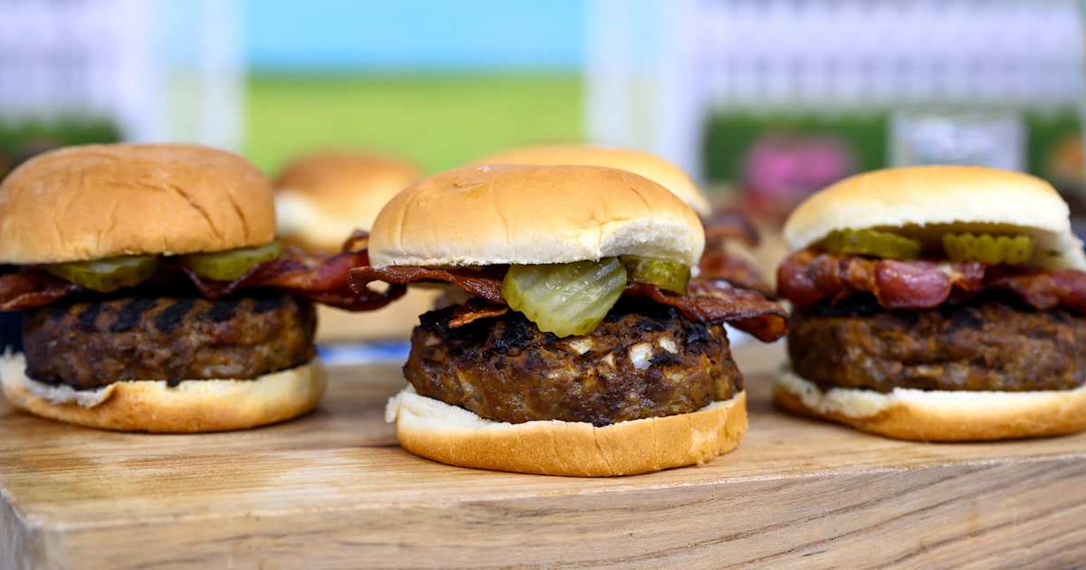 Pimento Cheese-Stuffed Bacon Burgers Recipe