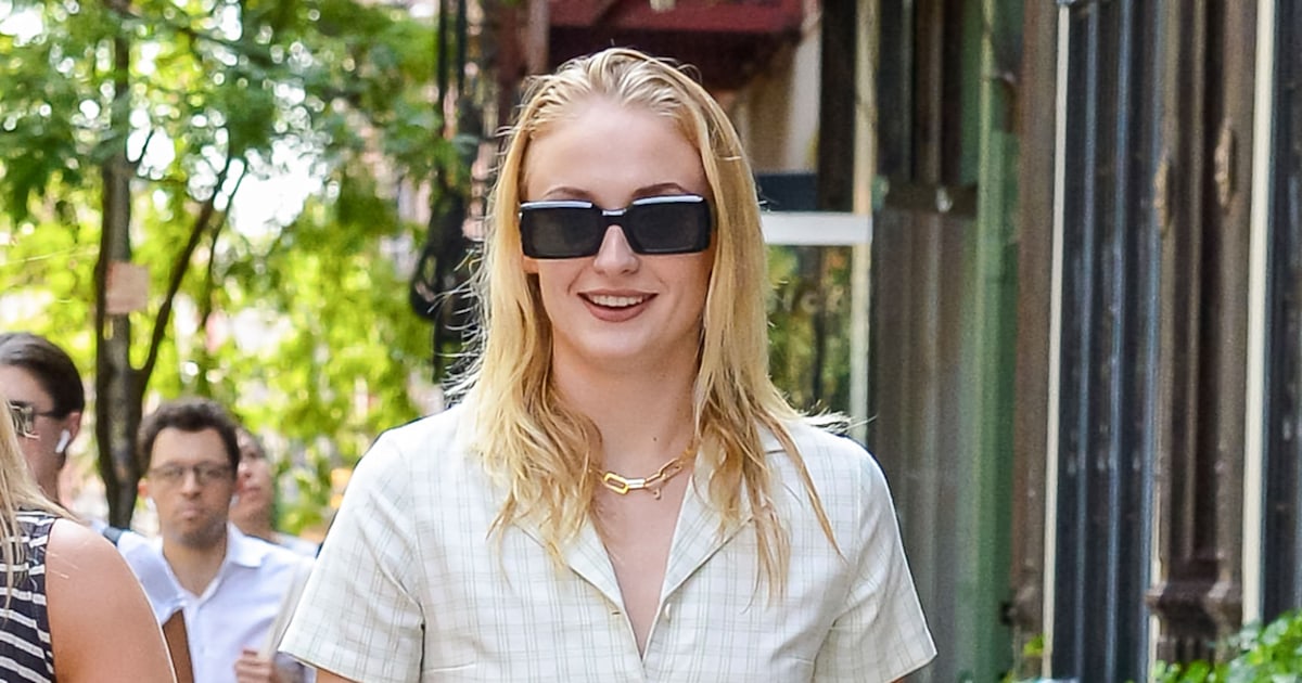 Sophie Turner defends wearing socks-and-sandals combo — just don't call it  a trend