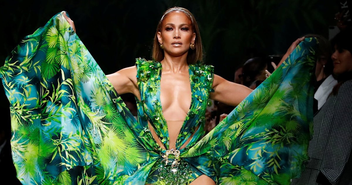 Jennifer Lopez brings back her iconic green Versace dress at Milan