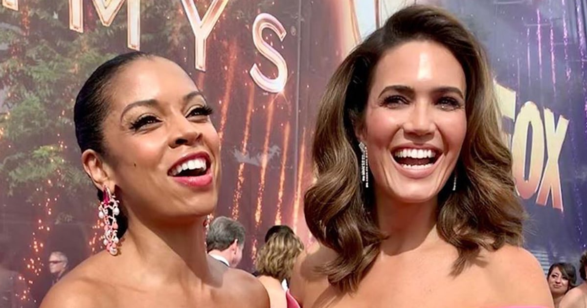 Emmy Awards 2019 Mandy Moore and Susan Kelechi Watson share a laugh