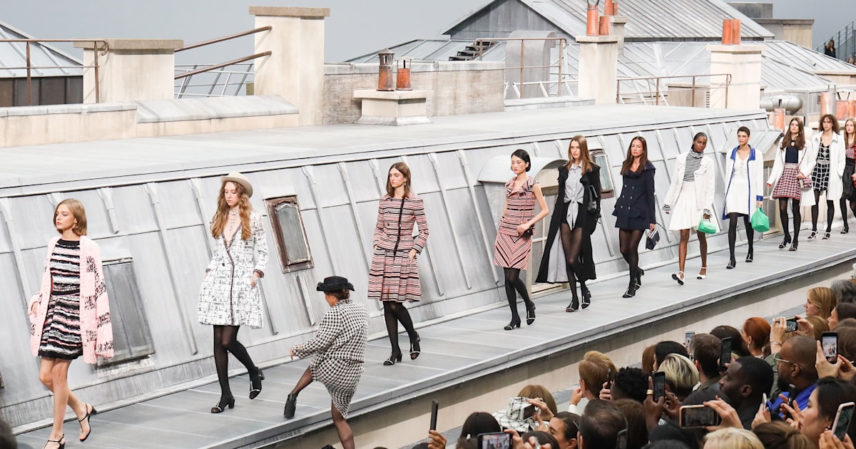 comedian crashes chanel runway comedian crashes chanel runway