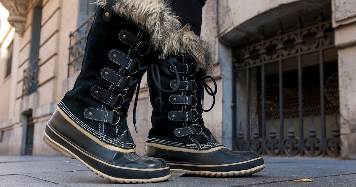 Adolescent de jouwe klein Sorel is having a sale on winter boots and shoes