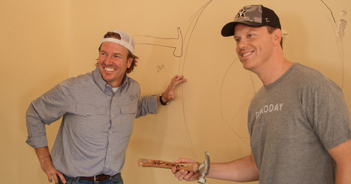 Chip Gaines and Willie Geist face off in hammerthrowing contest