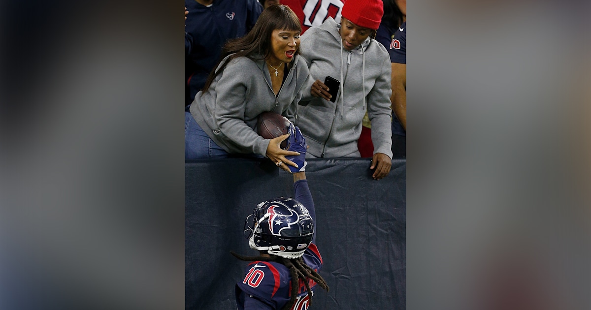 Bleacher Report on Instagram: DeAndre Hopkins is expected to sign with the  Titans, per @diannaespn and @dougkyed 🤯