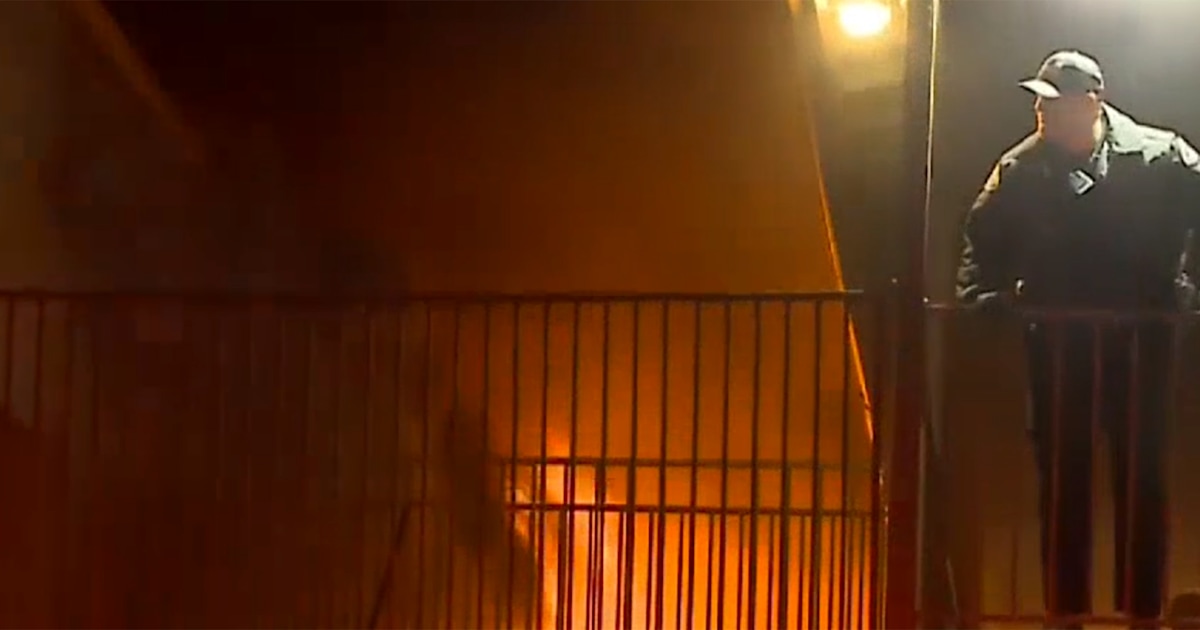 Father dies while trying to rescue 2 daughters in apartment fire