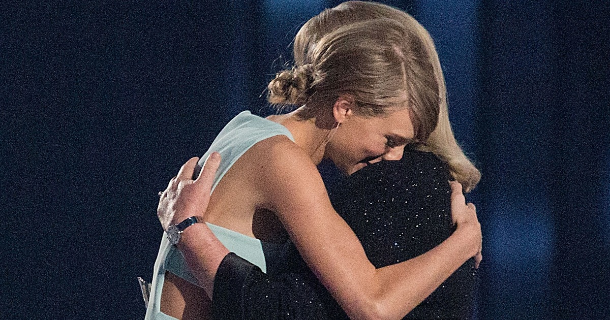 Taylor Swift Reveals Her Mother Has Been Diagnosed With Brain Tumor