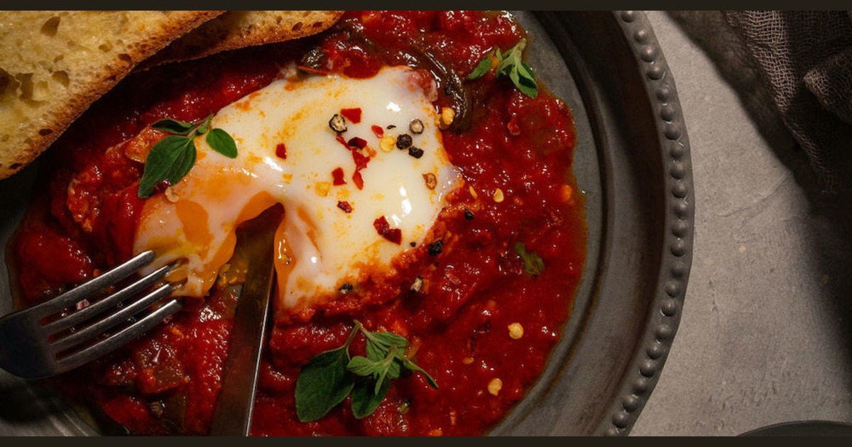 Eggs in Purgatory with Garlic Bread Recipe