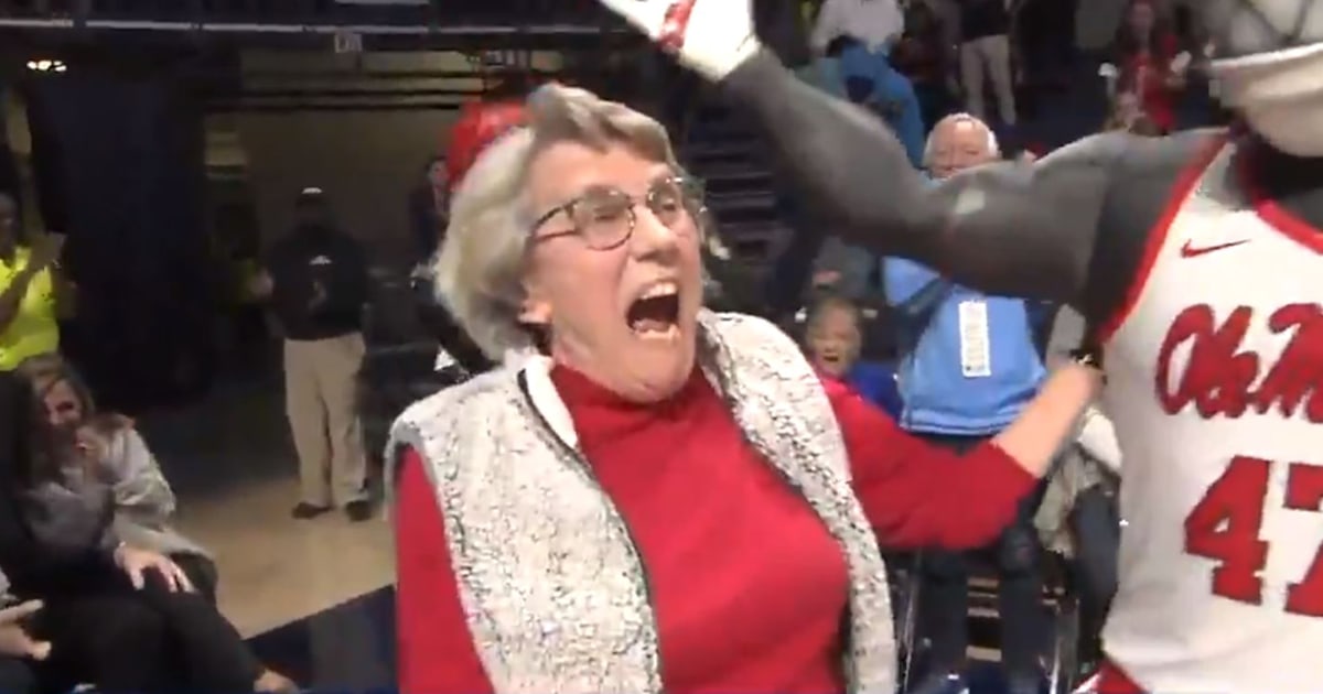 Ole Miss fan Mary Ann Wakefield sinks 94 foot putt at basketball game