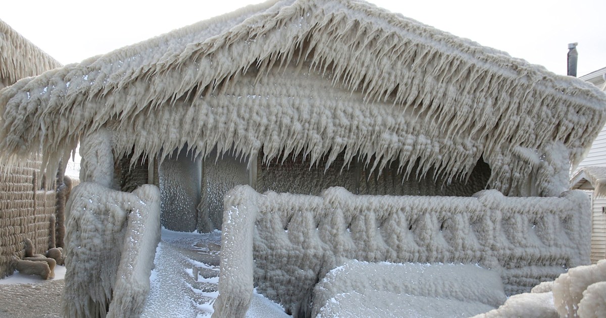Lake Erie homes completely encased in ice after a storm