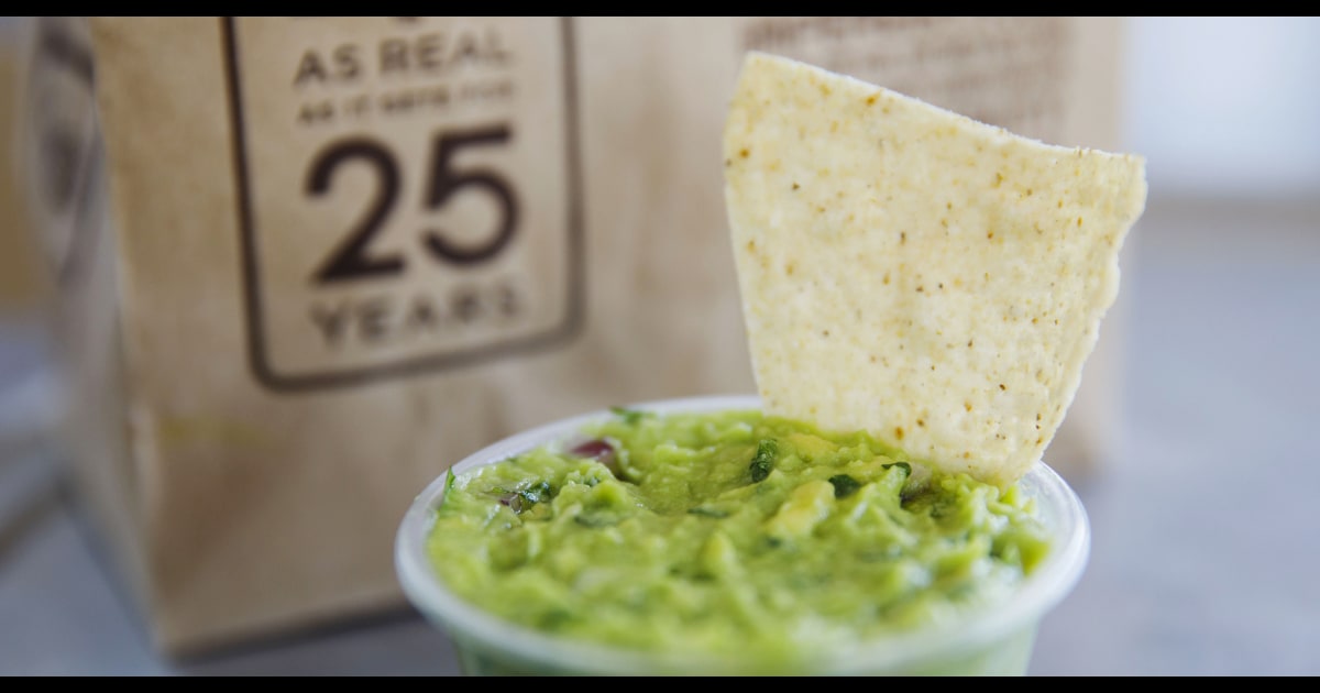 This Is How Chipotle Makes Its Guacamole It's seriously versatile, and also happens to look great on instagram. this is how chipotle makes its guacamole