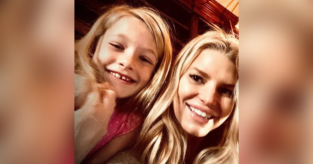 Watch Jessica Simpson duet with daughter Maxwell on her 8th birthday