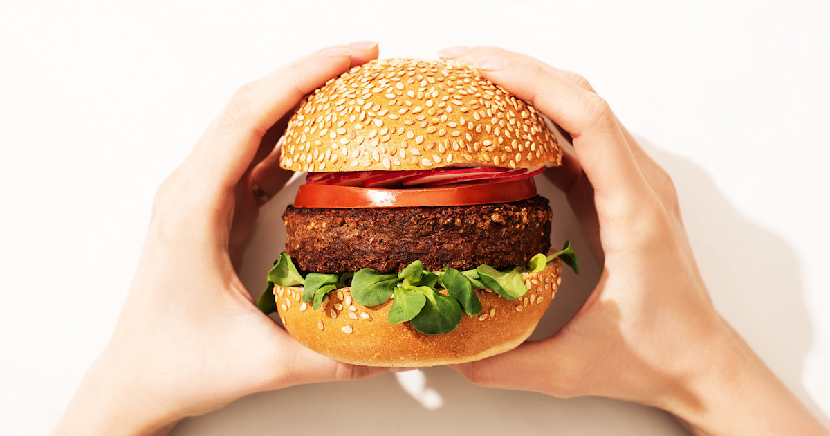 Plantbased burger vs. regular burger Which is healthier?