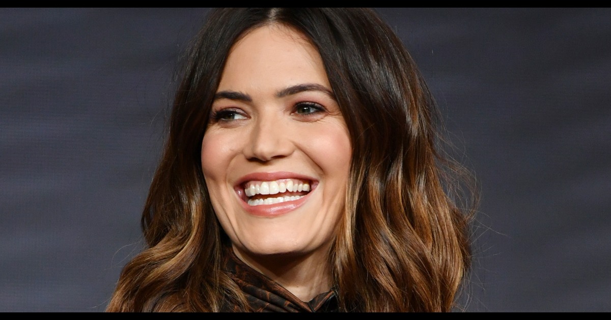 Mandy Moore Gets Lob Haircut Balayage At Nine Zero One Salon