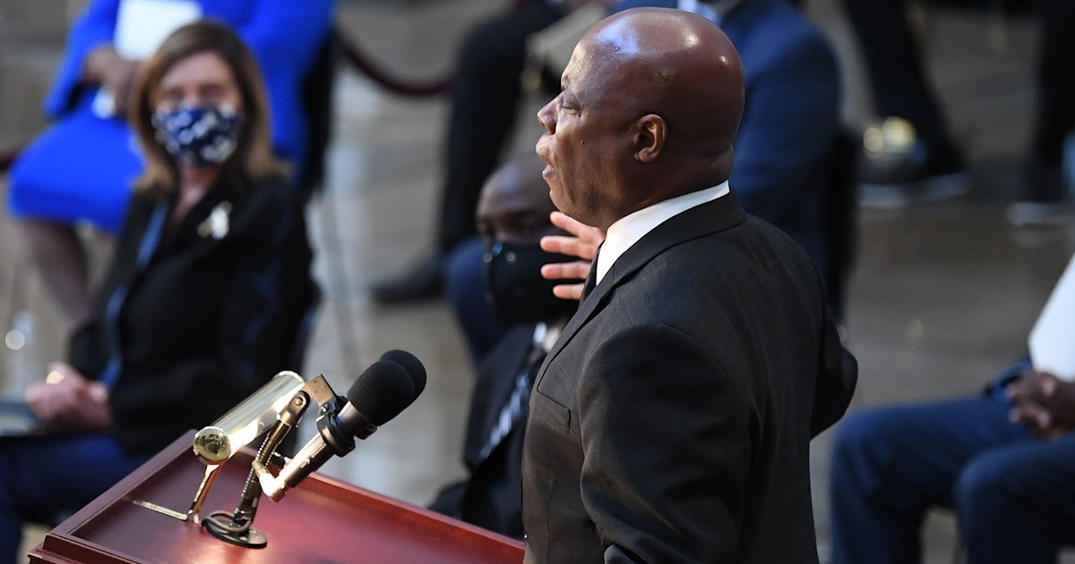 Wintley Phipps sings 'Amazing Grace' in tribute to John Lewis at Capitol