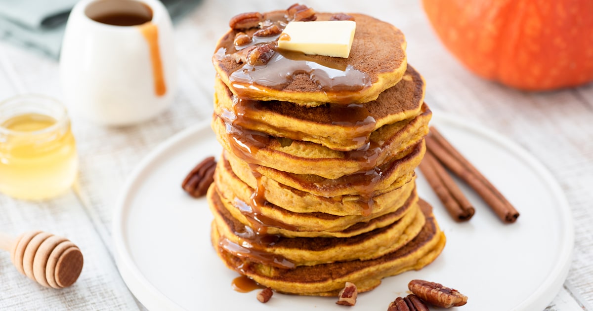 Sandra Lee's Apple Jacks Pancakes with Apple Butter Syrup Recipe