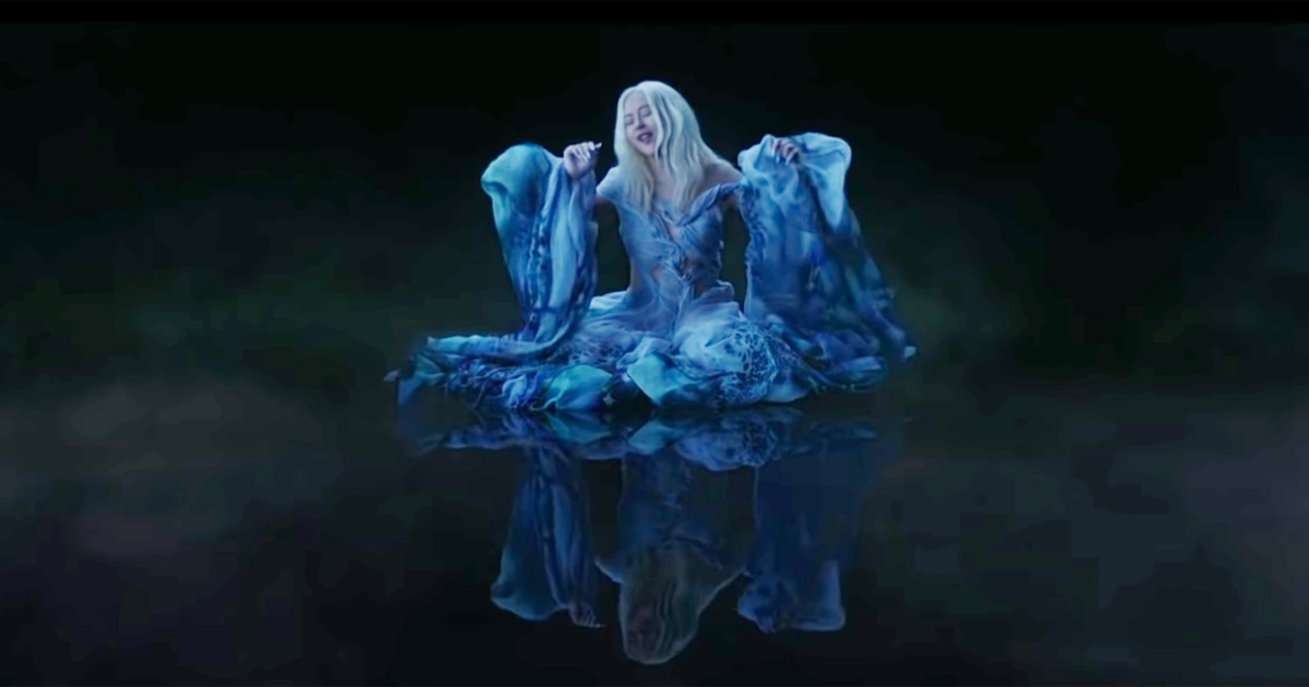 christina aguilera blue dress 50 Old Photos of Christina Aguilera's 2000s Style