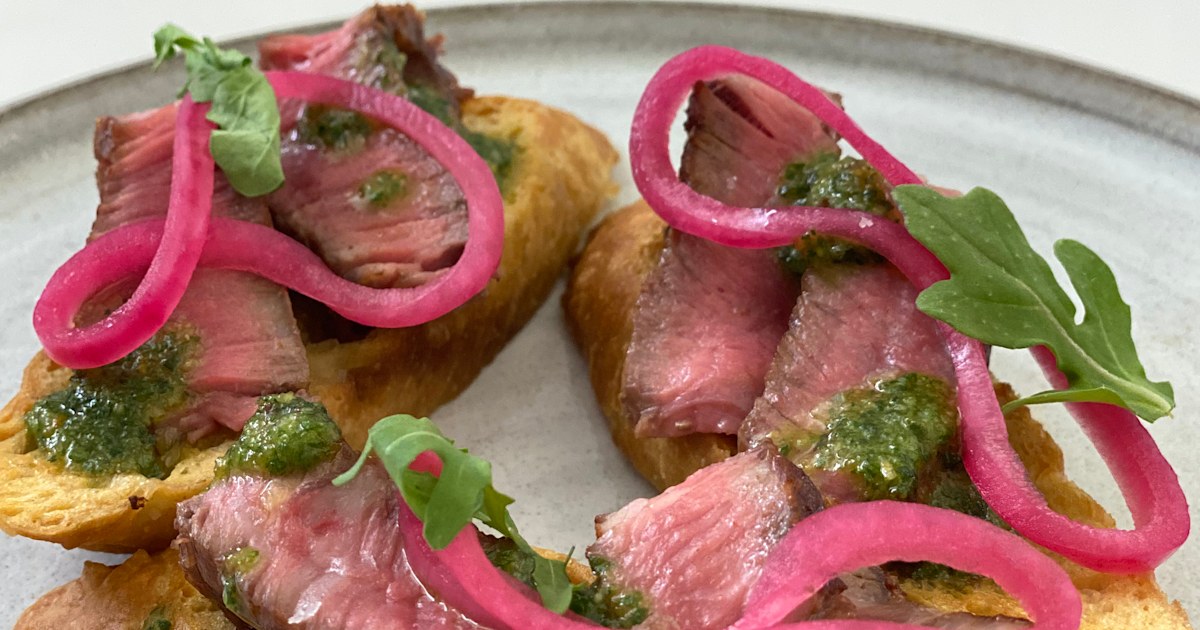 Curtis Stone's Steak Crostini with Arugula Pesto Recipe