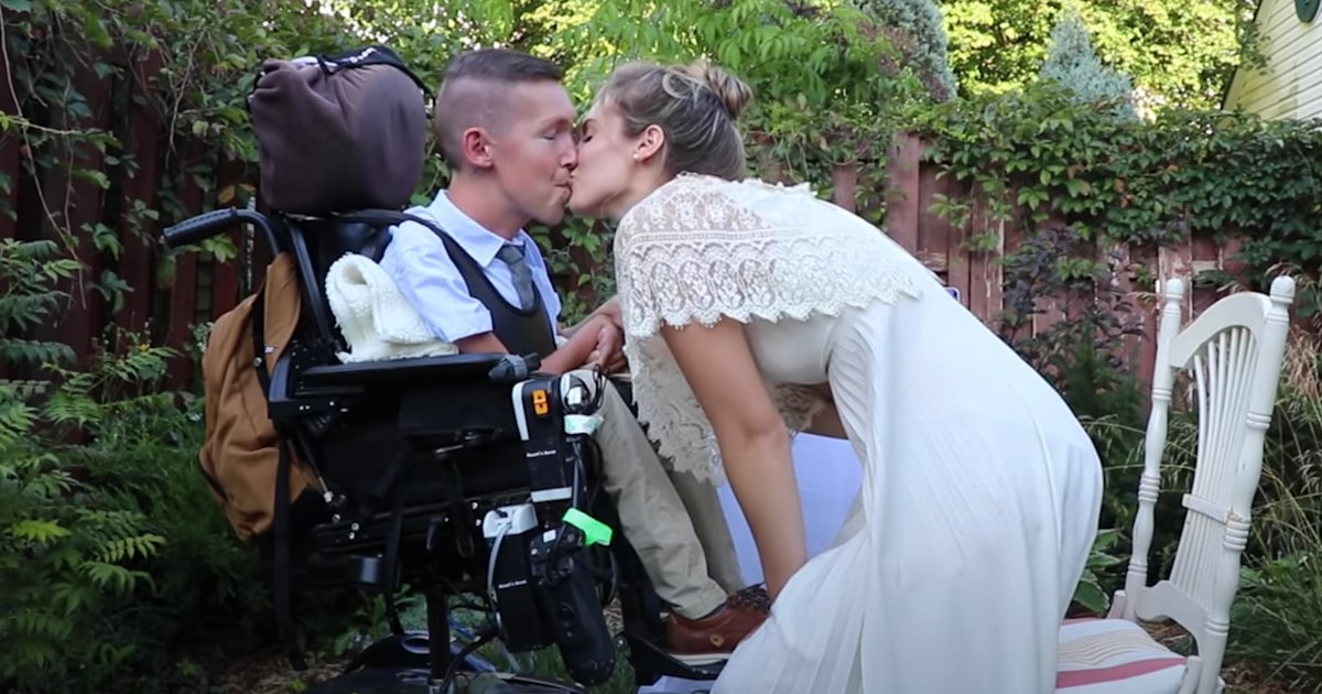Squirmy and Grubs, YouTubers who highlight dating with disabilities, are married