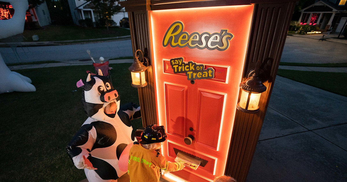 Reese's created a contactless robot door that gives out candy