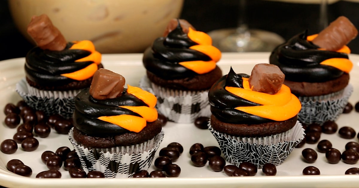 Sandra Lee's Hot Chocolate Candy Bar Cupcakes Recipe