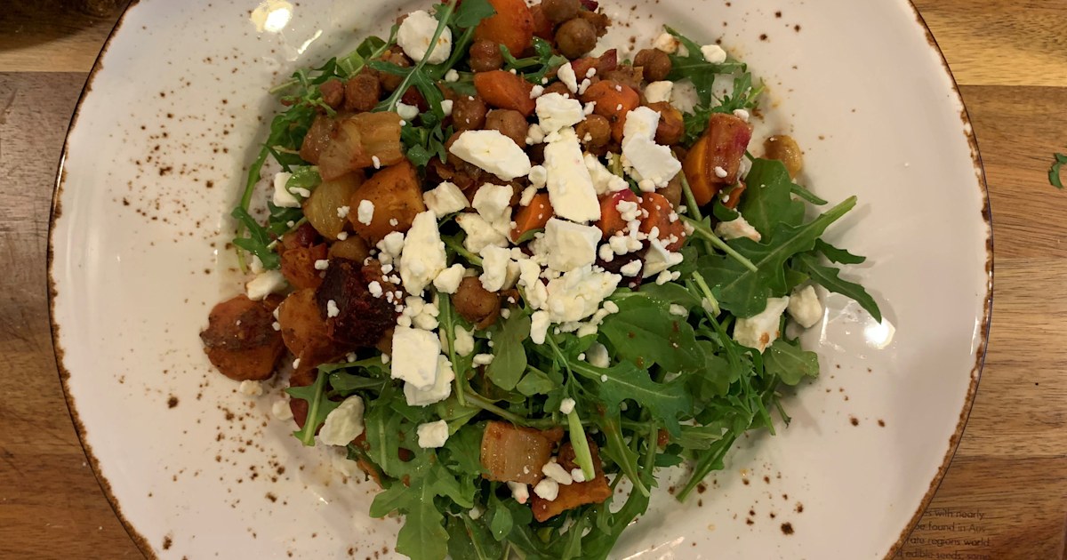 Chana Masala (Garbanzo Curry) Salad